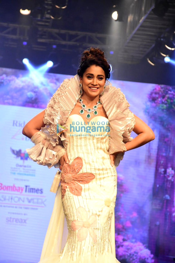 photos sonakshi sinha zaheer iqbal and others snapped attending the bombay times fashion week 2022 0088 5