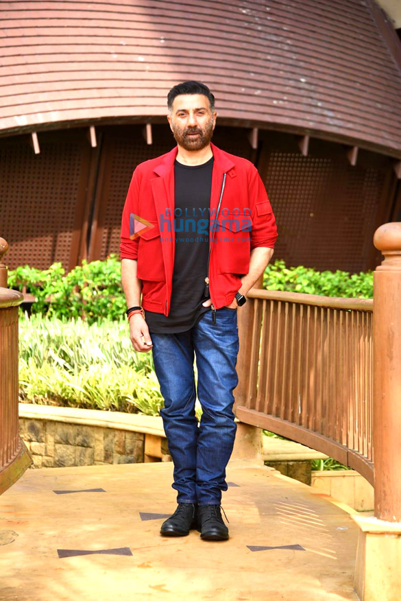 photos sunny deol dulquer salmaan and r balki spotted for chup promotions at jw marriott 3