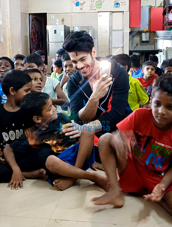 photos tv actor simba nagpal celebrates his birthday with kids at an orphanage 3