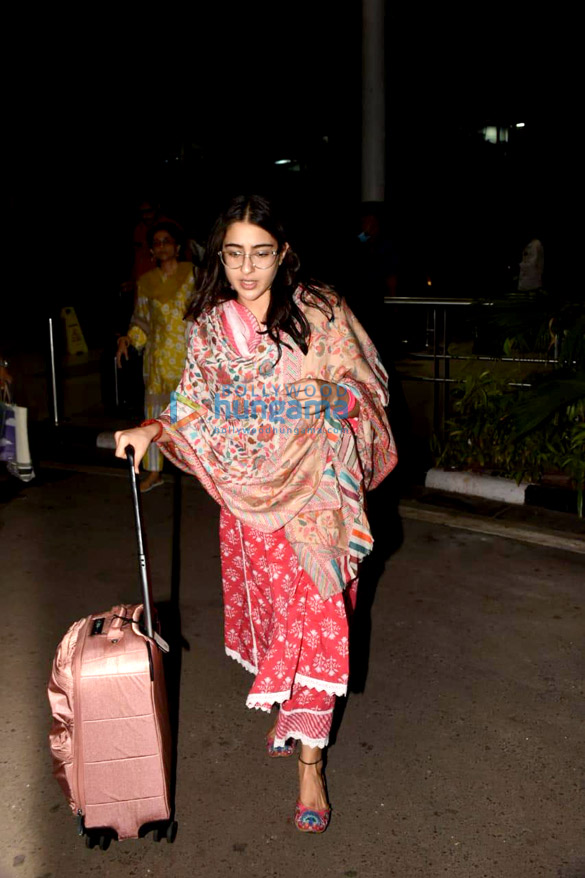 photos taapsee pannu sara ali khan khushali kumar and others snapped at the airport 2