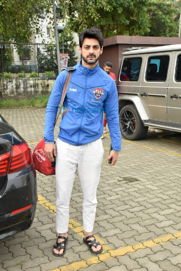 photos tiger shroff aparshakti khurana ahan shetty and others snapped at an all star football match 4