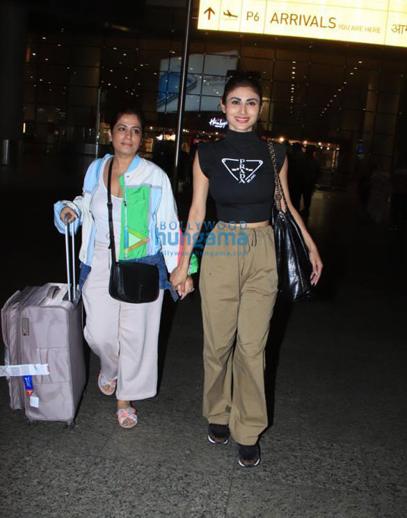 photos tiger shroff sara ali khan karan johar and mouni roy snapped at the airport 4