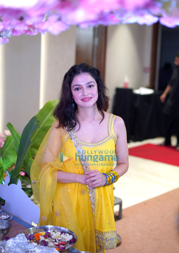 photos varun dhawan sara ali khan sidharth malhotra and others snapped at t series ganpati puja 4