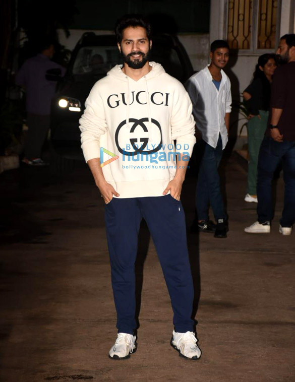 photos varun dhawan spotted at sunny super sound in juhu 4