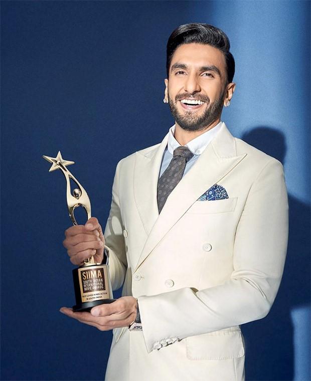 Ranveer Singh makes his swoon looking dapper in white tuxedo for SIIMA awards 2022 Ranveer Singh makes his swoon looking dapper in white tuxedo for SIIMA awards 2022