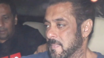 Salman Khan gets mobbed by fans as he exits