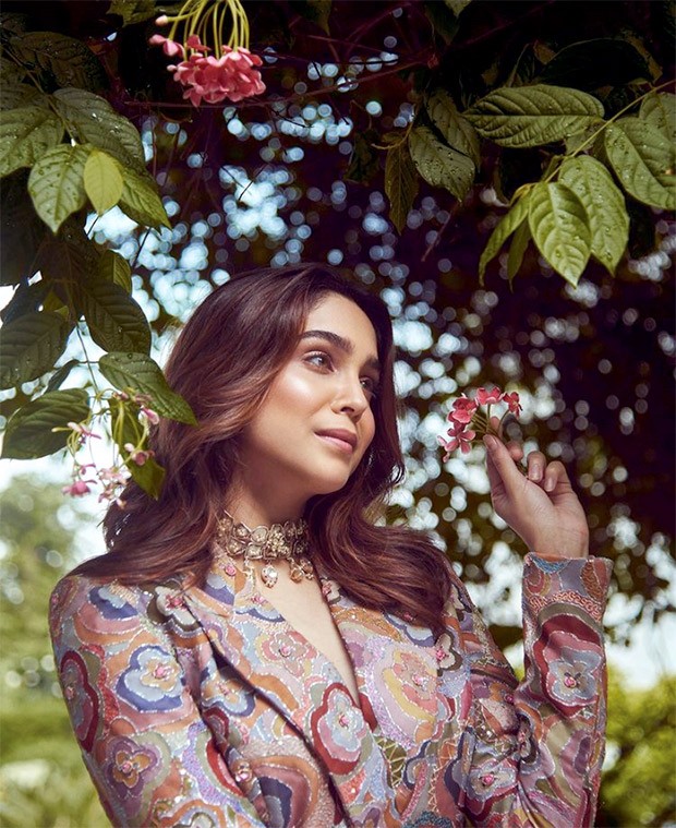 Sharvari Wagh in floral pantsuit is getting us geared up for the “Flower season!” 