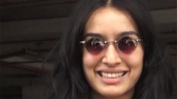 Shraddha Kapoor flaunts her cute contagious smile!