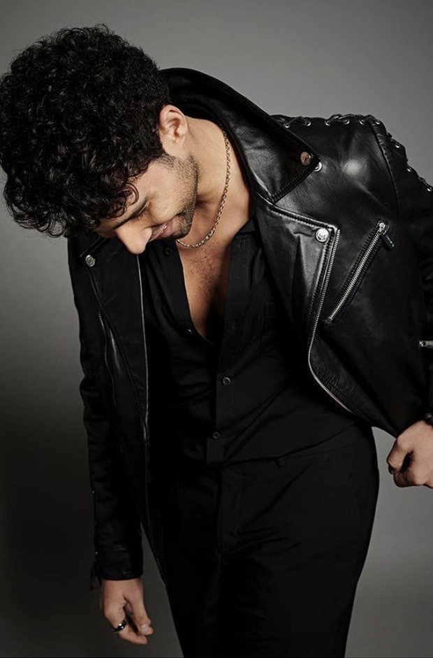 Siddhant Chaturvedi likes to keep it subtle yet stylish in an all-black outfit, shares poetry in new post Siddhant Chaturvedi likes to keep it subtle yet stylish in an all-black outfit, shares poetry in new post