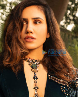 Celebrity Photos of Sonnalli Seygall