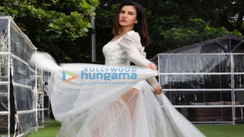 Celebrity Photos of Sonnalli Seygall