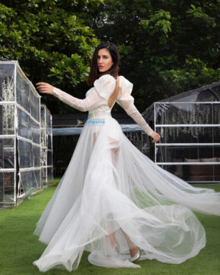 Celebrity Photos of Sonnalli Seygall