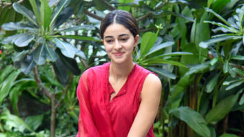 Ananya Panday celebrates her birthday by cutting a cake with paps