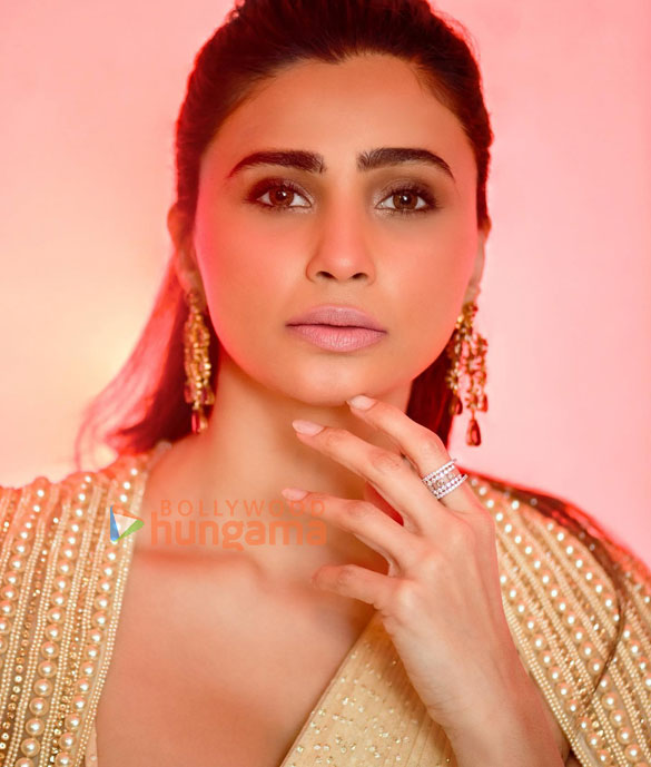 daisy shah 1 30