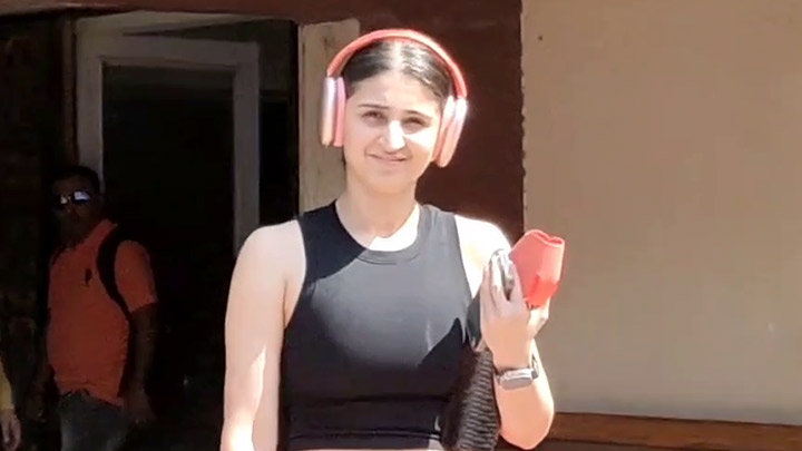 Dhvani Bhanushali gets clicked outside her gym