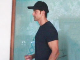 Hrithik Roshan gets clicked in comfy outfit sporting a cap