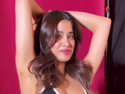 Janhvi Kapoor flaunts her perfect curves in black outfit