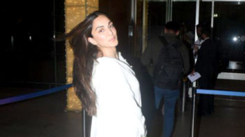 Kiara Advani makes a statement with her yellow bag paired with all-white outfit