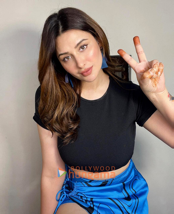 mahira sharma 3 9