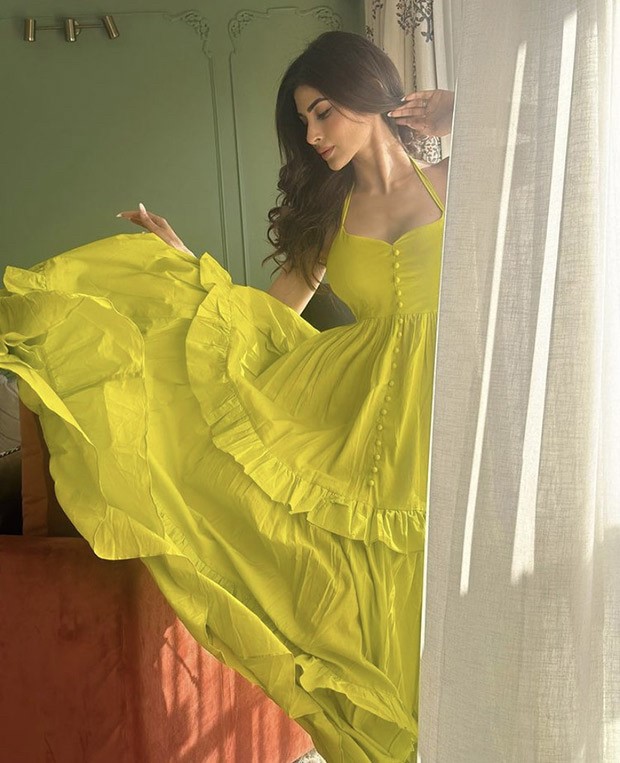 Mouni Roy’s bright green maxi dress worth Rs. 3500 with ruffle tiers and strappy sleeves is a weekend must-have Mouni Roy’s bright green maxi dress worth Rs. 3500 with ruffle tiers and strappy sleeves is a weekend must-have