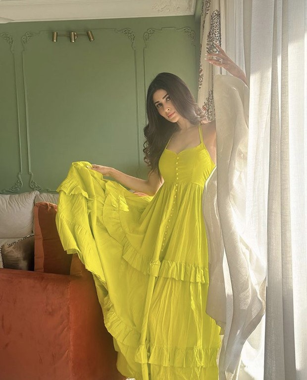 Mouni Roy’s bright green maxi dress worth Rs. 3500 with ruffle tiers and strappy sleeves is a weekend must-have Mouni Roy’s bright green maxi dress worth Rs. 3500 with ruffle tiers and strappy sleeves is a weekend must-have