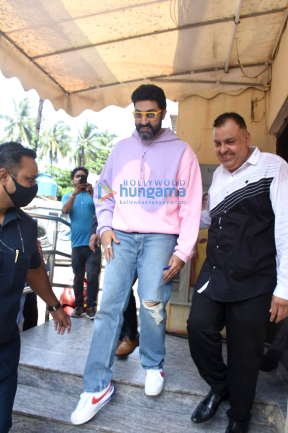 Photos: Abhishek Bachchan and Shweta Nanda snapped at PVR Juhu Photos: Abhishek Bachchan and Shweta Nanda snapped at PVR Juhu