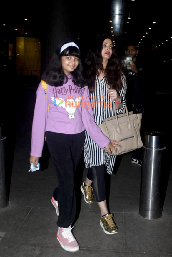 photos aishwarya rai bachchan abhishek bachchan janhvi kapoor and others snapped at the airport 1