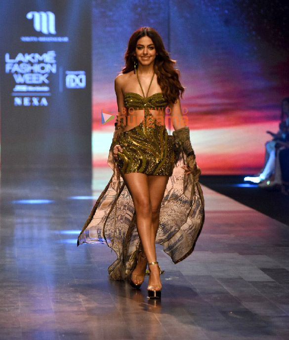 photos alaya f riteish deshmukh genelia dsouza and others turn showstoppers on day 5 of the lakme fashion week 2022 1