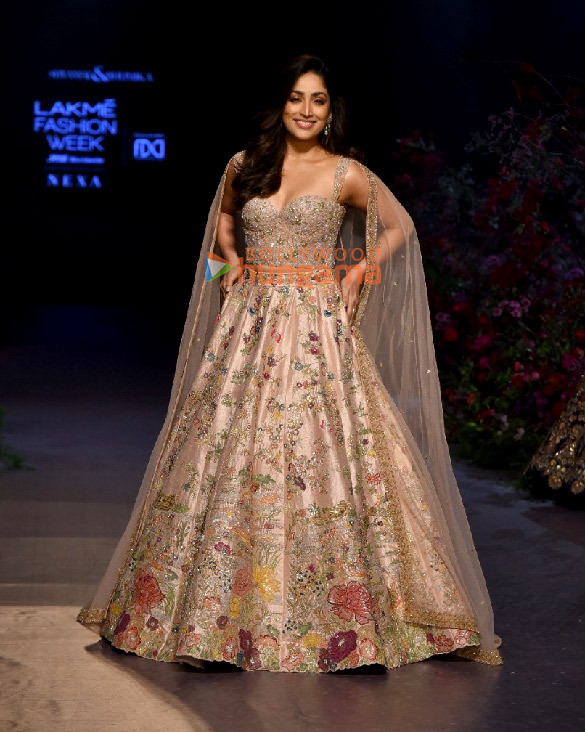 photos alaya f riteish deshmukh genelia dsouza and others turn showstoppers on day 5 of the lakme fashion week 20224 3