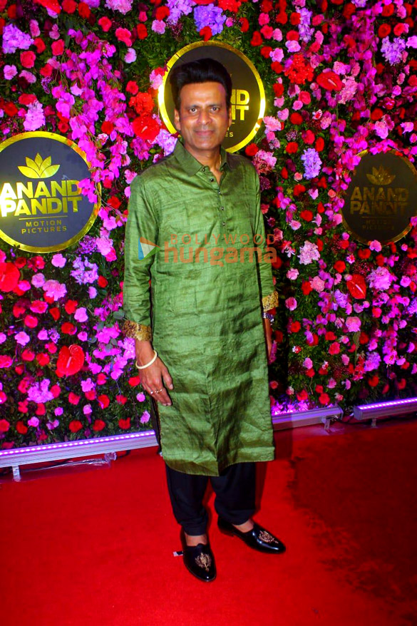 photos amitabh bachchan anand pandit and his wife snapped attending a diwali bash 11