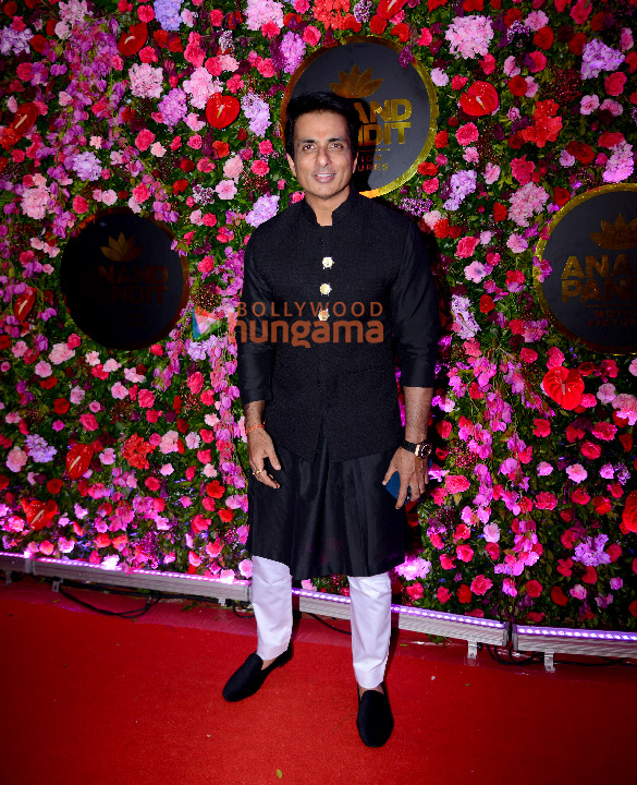 photos amitabh bachchan hrithik roshan and others snapped attending anand pandits diwali bash 18
