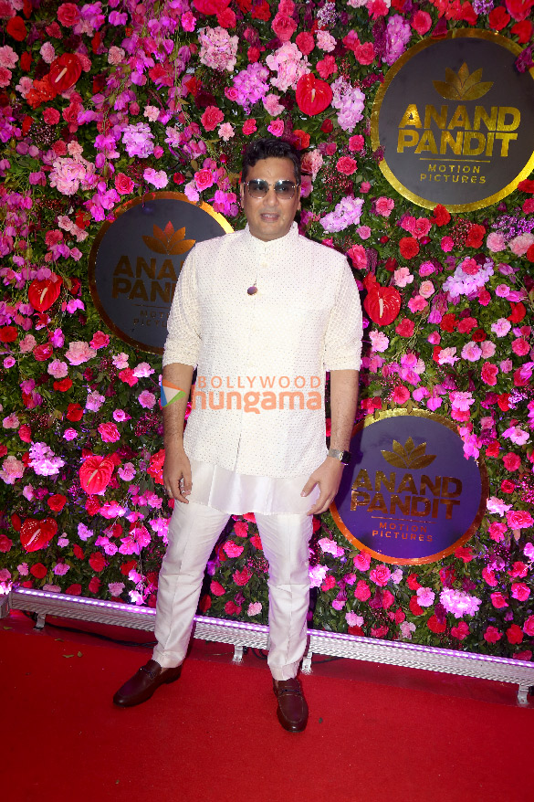 photos amitabh bachchan hrithik roshan and others snapped attending anand pandits diwali bash 25