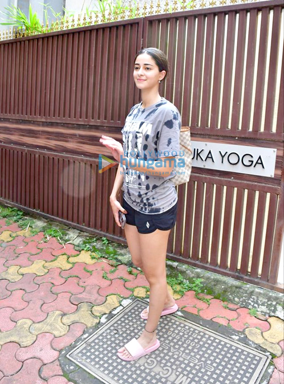Photos: Ananya Panday spotted at Anshuka Yoga in Bandra Photos: Ananya Panday spotted at Anshuka Yoga in Bandra