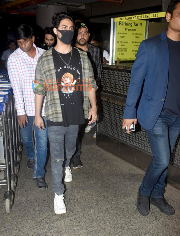 photos anil kapoor aryan khan uorfi javed and others snapped at the airport 2