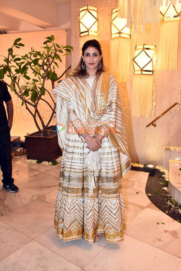 photos celebs grace pre diwali party at manish malhotras residence2 23