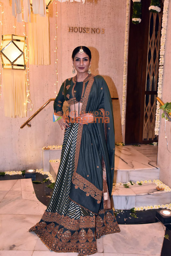 photos celebs grace pre diwali party at manish malhotras residence4 9