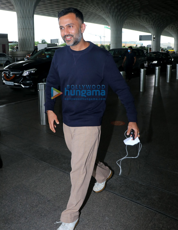 photos deepika padukone ankita lokhande mandira bedi and others snapped at the airport 7