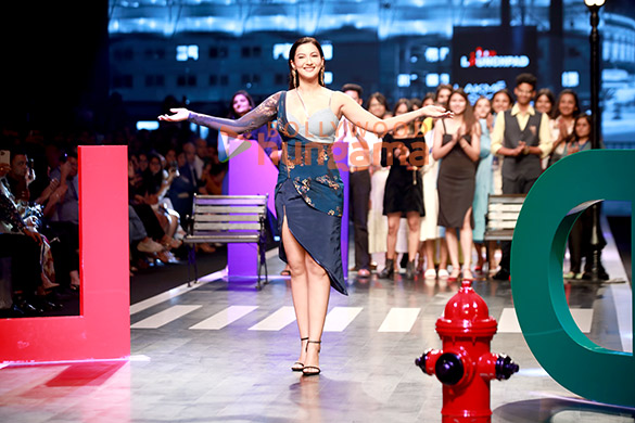 photos gauahar khan turns showstopper for inifd show at lakme fashion week 2022 2