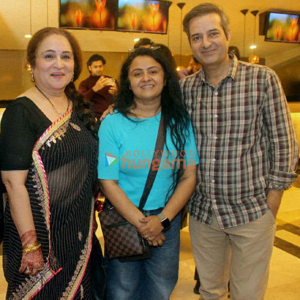 photos gaurav gera manish raisinghani others snapped at the screening of kahani rubber band ki in mumbai 3