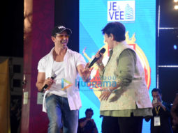 Photos: Hrithik Roshan celebrates Navratri with Falguni Pathak in Borivali