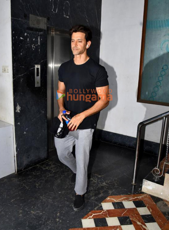 Photos: Hrithik Roshan snapped in Bandra Photos: Hrithik Roshan snapped in Bandra