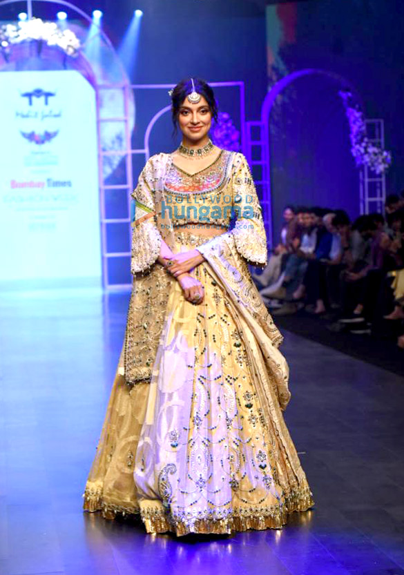 photos isha koppikar aahana kumra divya dutta and others walk the ramp at the bombay times fashion week 20221 2
