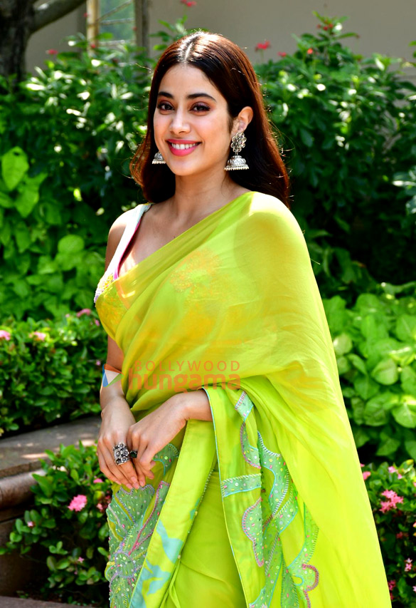 photos janhvi kapoor snapped promoting her film mili at taj lands end 5