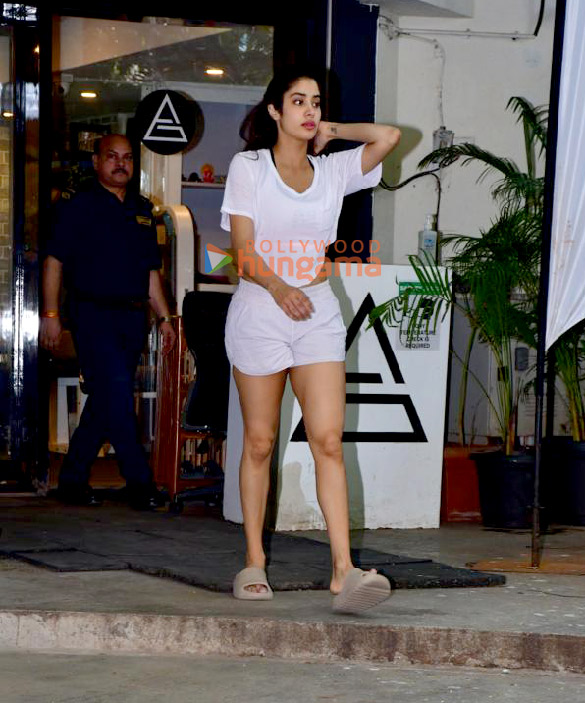 photos janhvi kapoor spotted at the gym in bandra 5