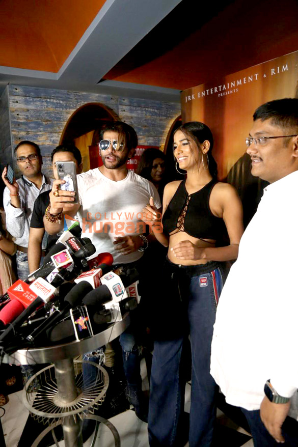 photos karenvir bohra and poonam pandey snapped at tere jism se poster launch in mumbai 6