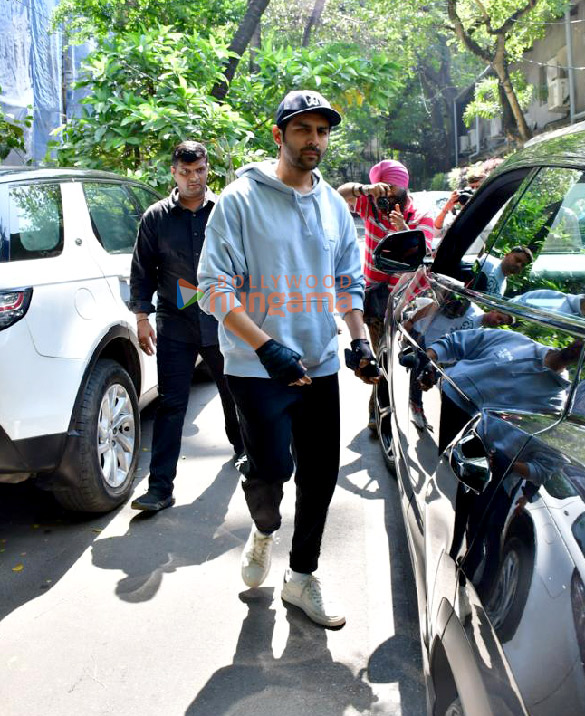 photos kartik aaryan snapped at the gym in juhu 2 3