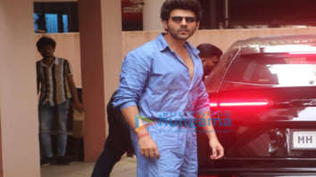 Photos: Kartik Aaryan snapped in Mumbai