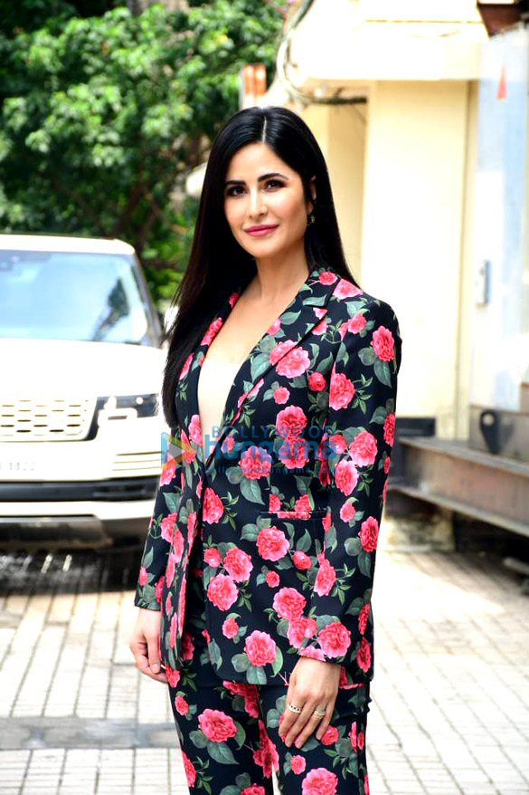 photos katrina kaif ishaan khatter siddhant chaturvedi and others attend the trailer launch of their film phone bhoot 1