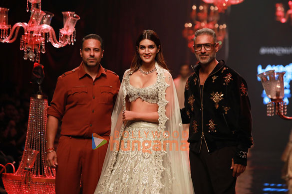 photos kriti sanon mrunal thakur diana penty gauahar khan turn showstoppers on day 1 of lakme fashion week 2022 1
