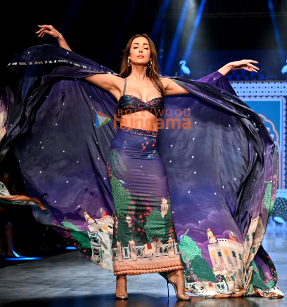 photos malaika arora rhea chakraborty and chitrangda singh turn showstoppers on day 3 of the lakme fashion week 2022 4
